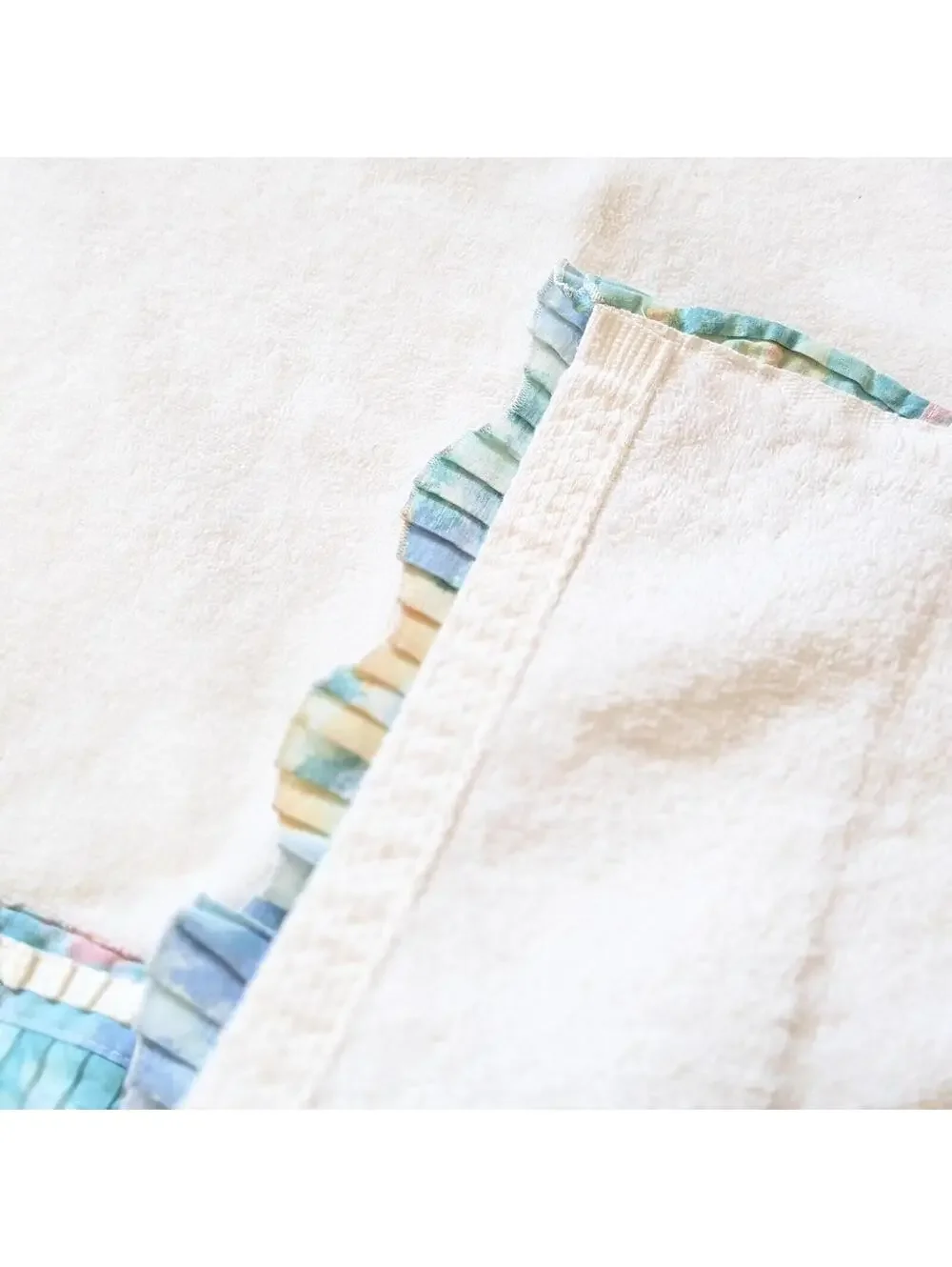 Vintage Bath Towel Set with Pleated Floral Fabric Trim
